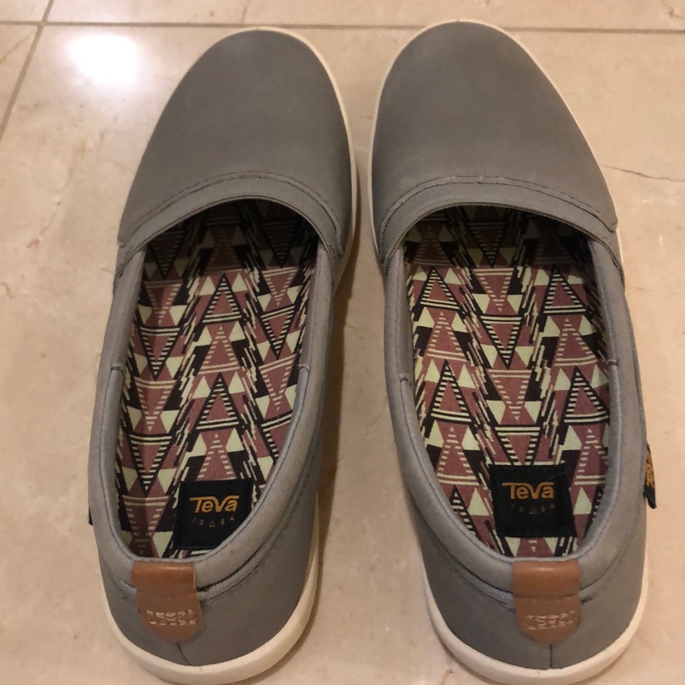 Teva flats